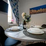 Da Violeta-comodo Bilocale Completo Di Tutto Appartement Triëst