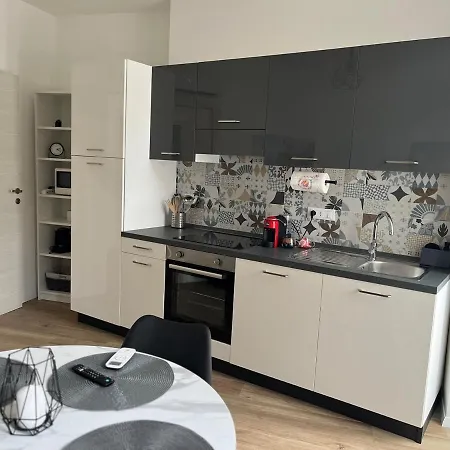 Da Violeta-comodo Bilocale Completo Di Tutto Trieste