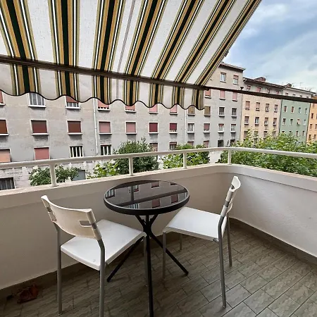 Da Violeta-comodo Bilocale Completo Di Tutto Trieste