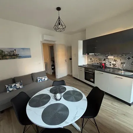 Da Violeta-comodo Bilocale Completo Di Tutto Τεργέστη